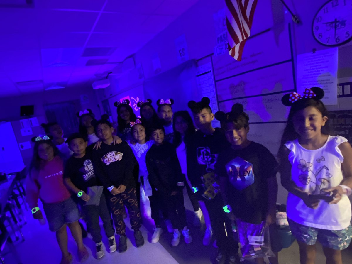 Today we rocked our school Disney style and the kids loved our villain room! Hoy fue día de transformación en la escuela y lo hicimos estilo Disney, a los niños les encantó nuestro cuarto de villanos! #5thgradetwi #Stony126 #weare126