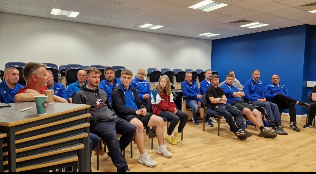 BSYFClub's tweet photo. Coaches busy tonight with a workshop at Breadalbane Campus. Chair Mairi went over our new My Club Hub platform and SFA Live system 📖 before a coaching session 🏃‍♀️⚽🏃‍♂️with Q&amp;A on the new 3G pitch. 

Coaches already give up  huge amount of time so well done everyone 👏
COYB ⚽💙 https://t.co/yMIHvQc3Gc