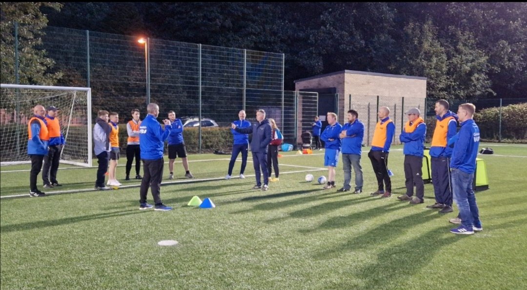 BSYFClub's tweet photo. Coaches busy tonight with a workshop at Breadalbane Campus. Chair Mairi went over our new My Club Hub platform and SFA Live system 📖 before a coaching session 🏃‍♀️⚽🏃‍♂️with Q&amp;A on the new 3G pitch. 

Coaches already give up  huge amount of time so well done everyone 👏
COYB ⚽💙 https://t.co/yMIHvQc3Gc