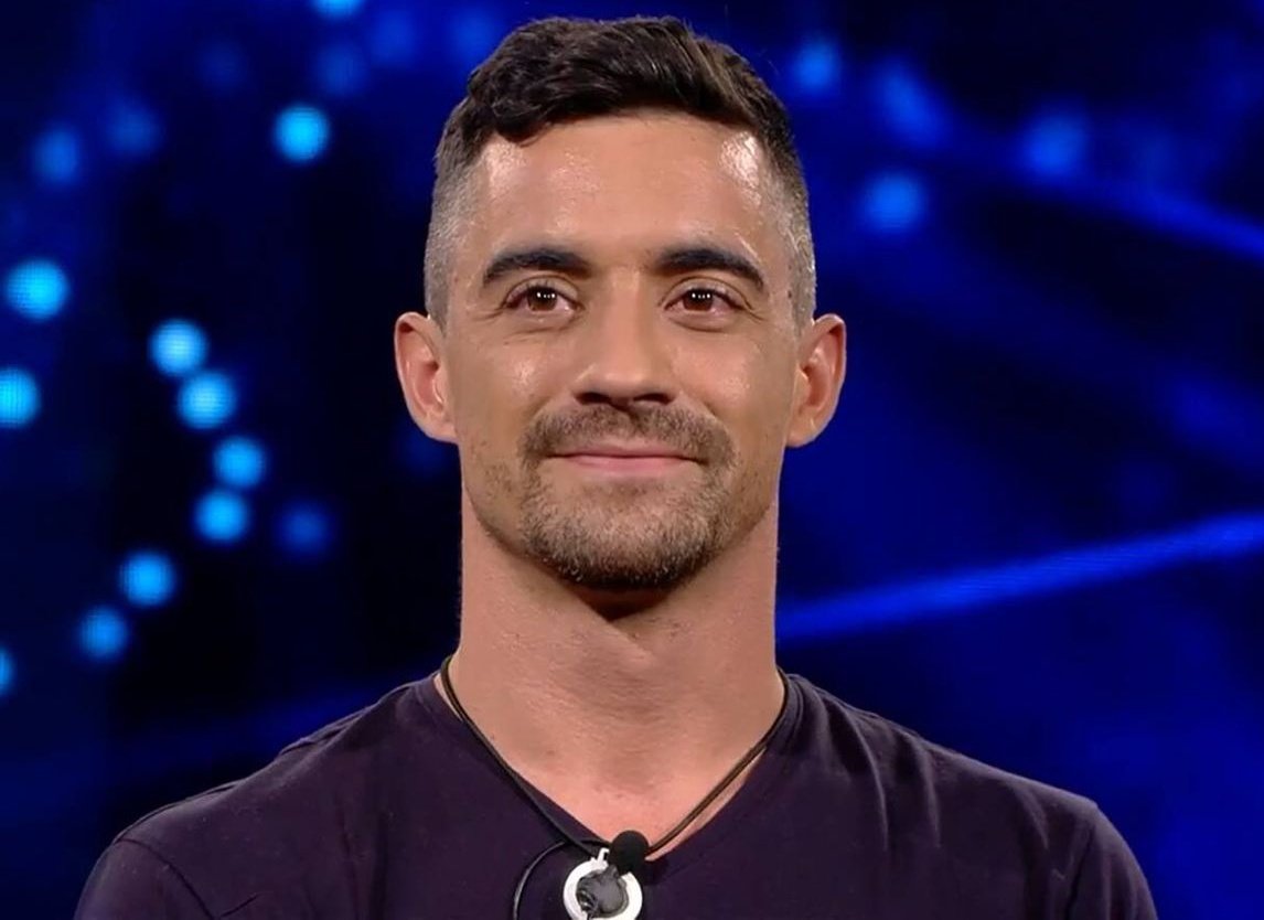 Srto_Z's tweet image. La única carpeta que compraría en #GHVIP8:

#GHVIP29S #GHVIP30S