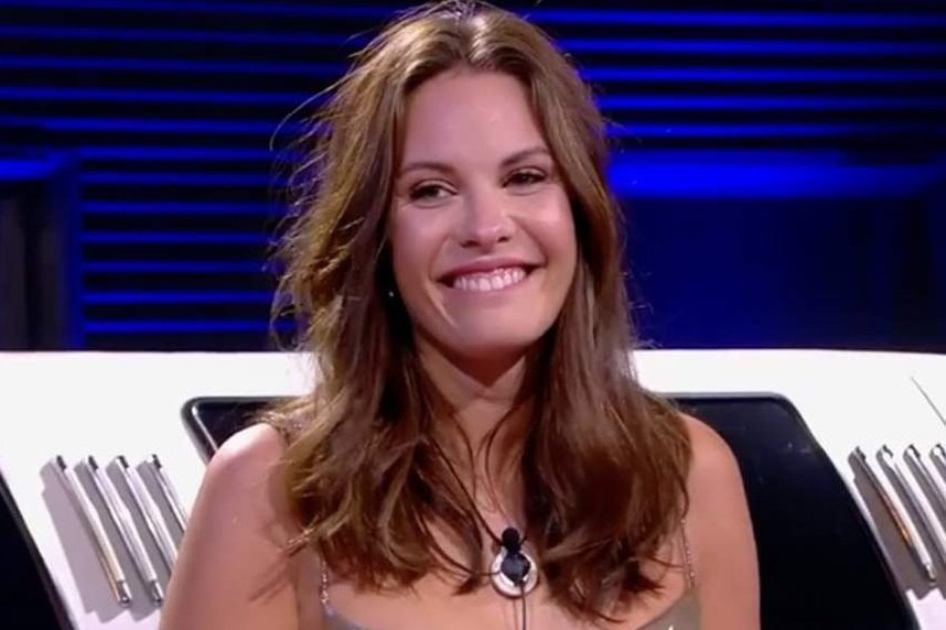 Srto_Z's tweet image. La única carpeta que compraría en #GHVIP8:

#GHVIP29S #GHVIP30S