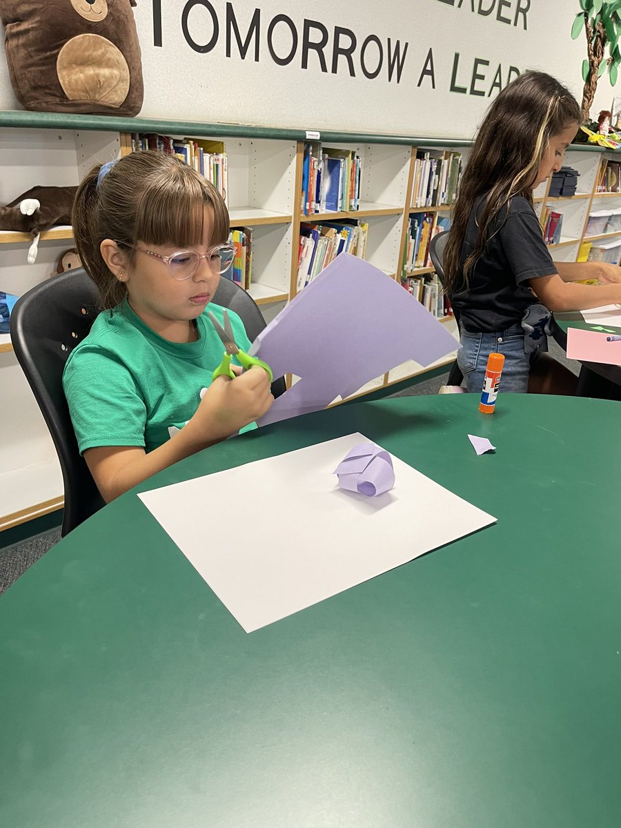 Sra_anguiano's tweet photo. Working on sculptures today
#burtonexperience #osobilingues #ELOP https://t.co/HtyKXKCTsU