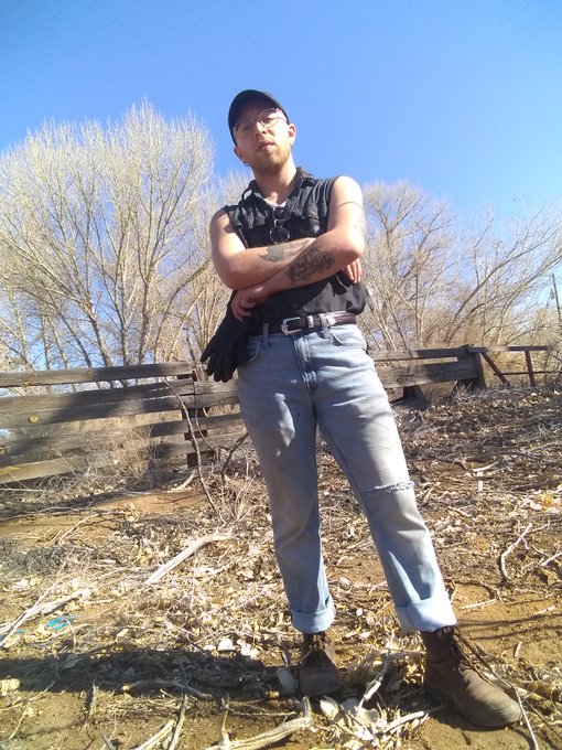 wanna cum smoke with me? https://t.co/prkkfd6h6q https://t.co/k77JiKLOXn