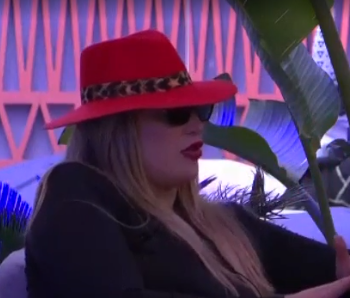 tvrealityonline's tweet image. #GHVIPGala3 susana si no quiere nada con zeus no juegues con el 😤si dices que michael dices juega con albert tu que esta haciendo