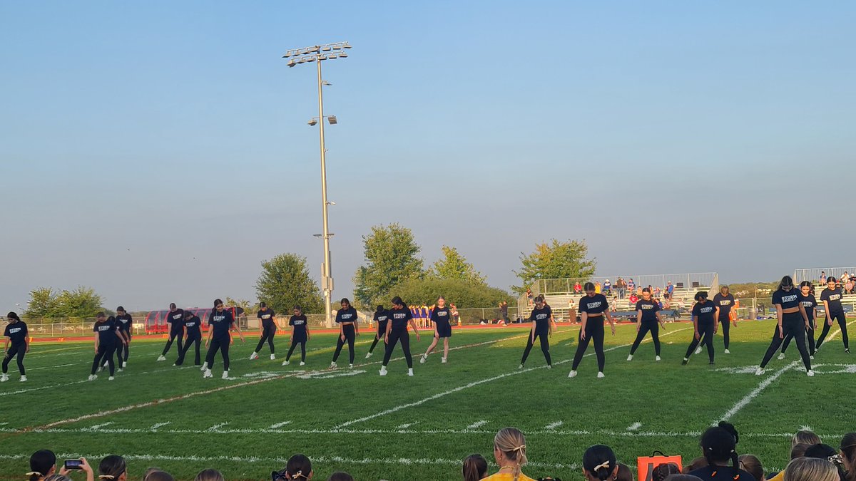 CaprioStewart's tweet photo. Shout out to the JV &amp; Varsity Dance teams for teaching future Storm dancers in their inspiring dance clinic! #RollStorm @KurtJohansen6 @S https://t.co/bZ7UH3fLrw