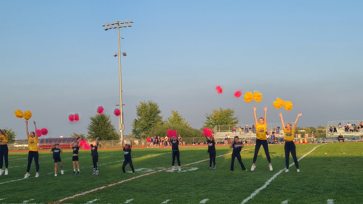 CaprioStewart's tweet photo. Shout out to the JV &amp; Varsity Dance teams for teaching future Storm dancers in their inspiring dance clinic! #RollStorm @KurtJohansen6 @S https://t.co/bZ7UH3fLrw