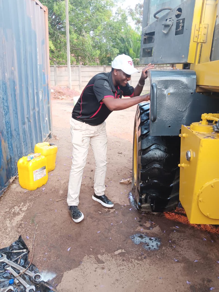 kumanjaa1's tweet photo. Dirty hands a sign of clean money!!

We love cars https://t.co/e8zhhAul0f