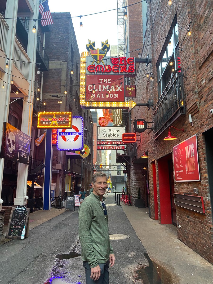 dan19460's tweet photo. In Nashville with ‘sis to see ⁦@caiminhayes⁩ play tomorrow for ⁦@MizzouFootball⁩ against Vanderbilt. M-I-Z! https://t.co/7UVRrjVx7J