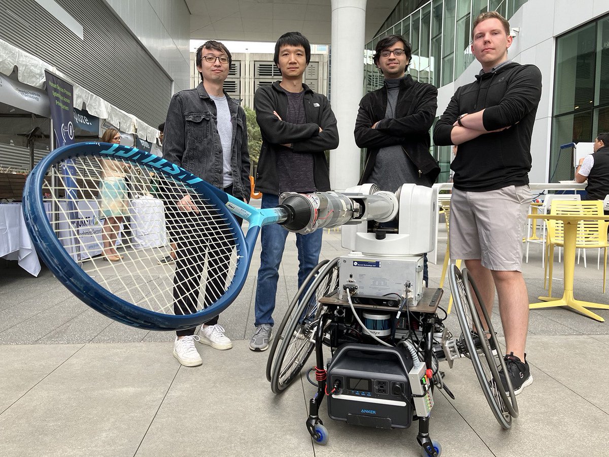 This album cover photo of my students is epic! Thanks to @zulfiqarzaidi95 @KinManLee7 @Cosmo_Xiao and Nathaniel Belles for representing the @core_robotics at #AvantSouth yesterday!