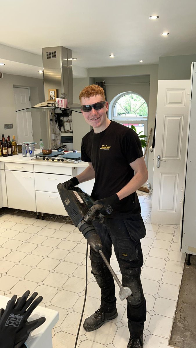 branewflooring's tweet image. Terminator Tom 😎 our fearless floor fitter, always prioritizes safety wear on the job. He'll be back for any flooring challenge 🥊💯💪
#FloorFitter #SafetyFirst #TerminatorTom #GetTheJobDone #FearlessWorker 
#SafetyWearMatters #FlooringExpert #OnAmissionToFitFloors #HeWillReturn