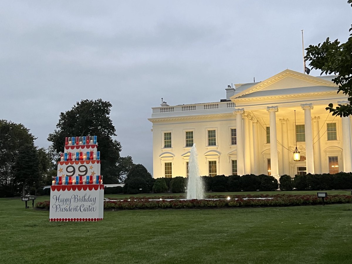 A special birthday message just went up on the North Lawn of the White House from the Bidens for a former resident here. President Carter turns 99 Sunday. #JimmyCarter99