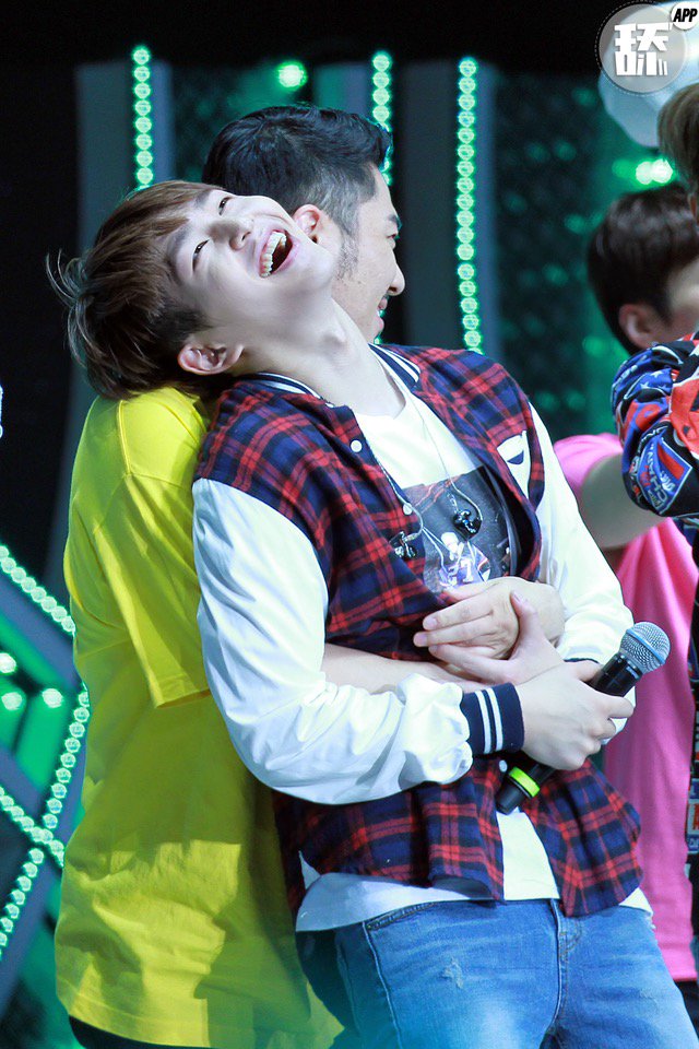 jongyugirl's tweet photo. thinking about this again as i do every few business months jjong was sooo goddamn salty that anyone else would dare to snuggle jinki

like i get it tho https://t.co/93urQleeQO