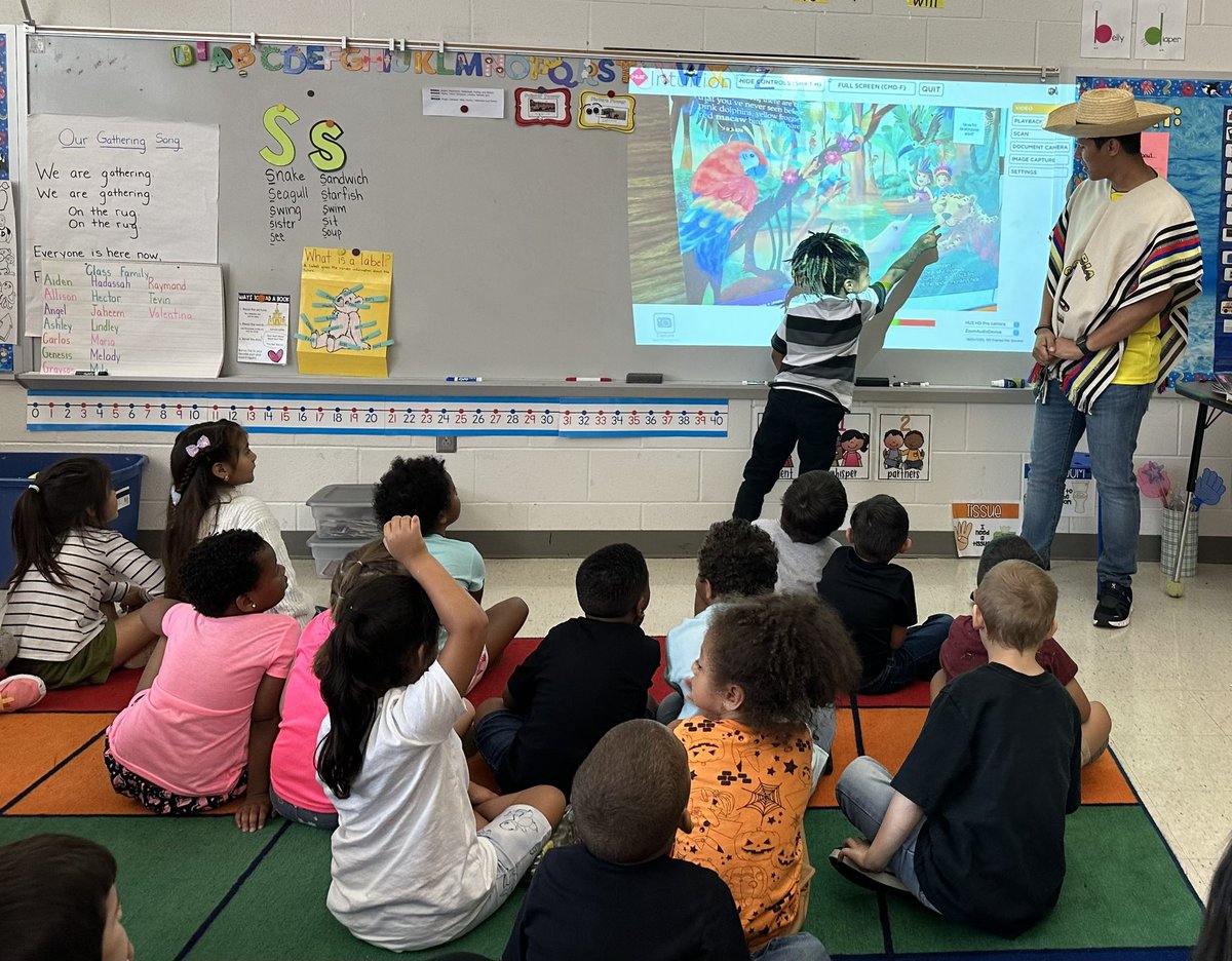 CriLozano11's tweet photo. The Kindergarteners showed so much excitement learning about Colombia! They certainly enjoyed celebrating International Day at school. @VirginiaCrossEl @ParticipateLrng  #UnitingOurWorld https://t.co/ujkHw638tc
