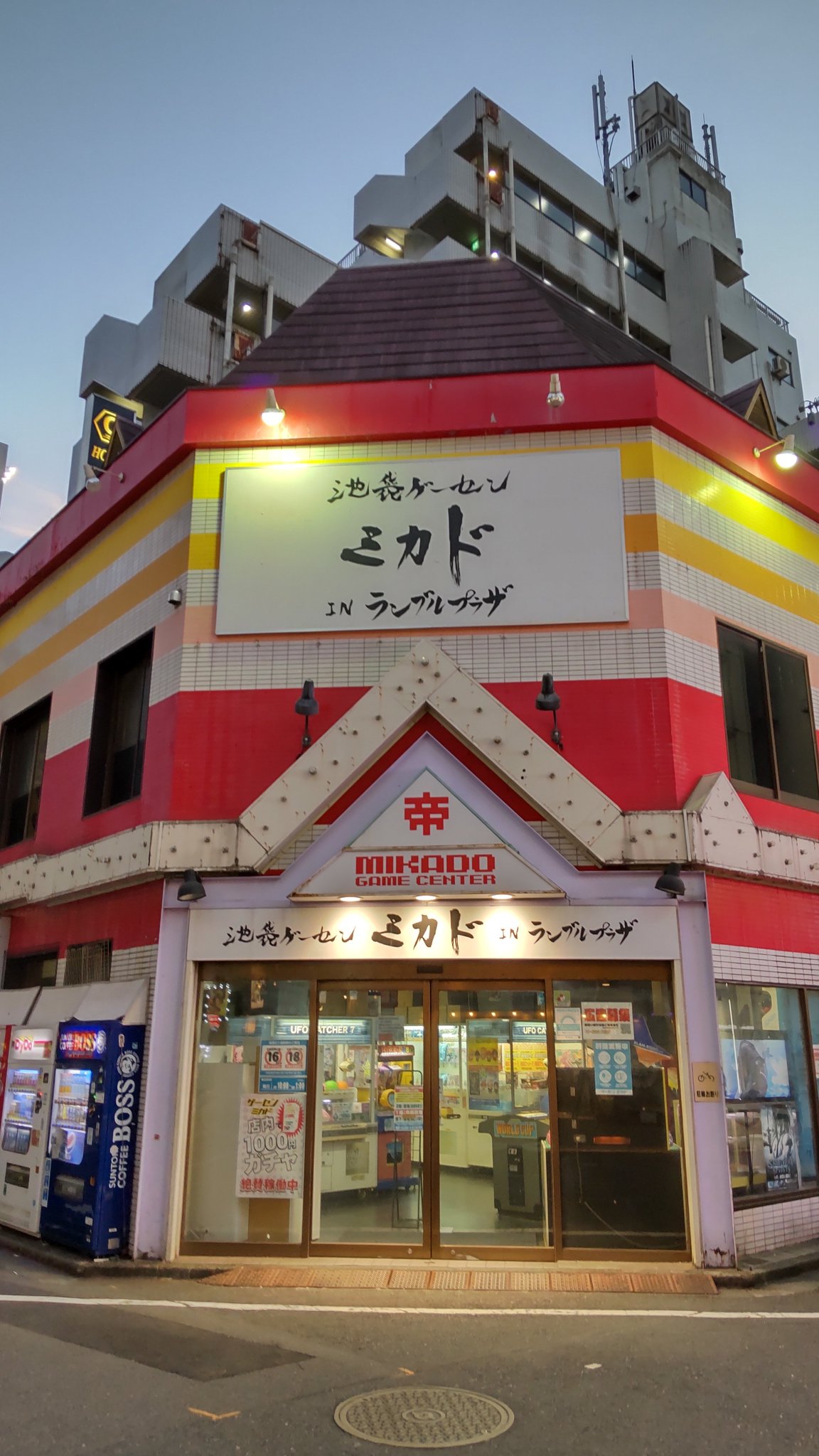 F7OpUBRbkAAT4hW.jpg:large