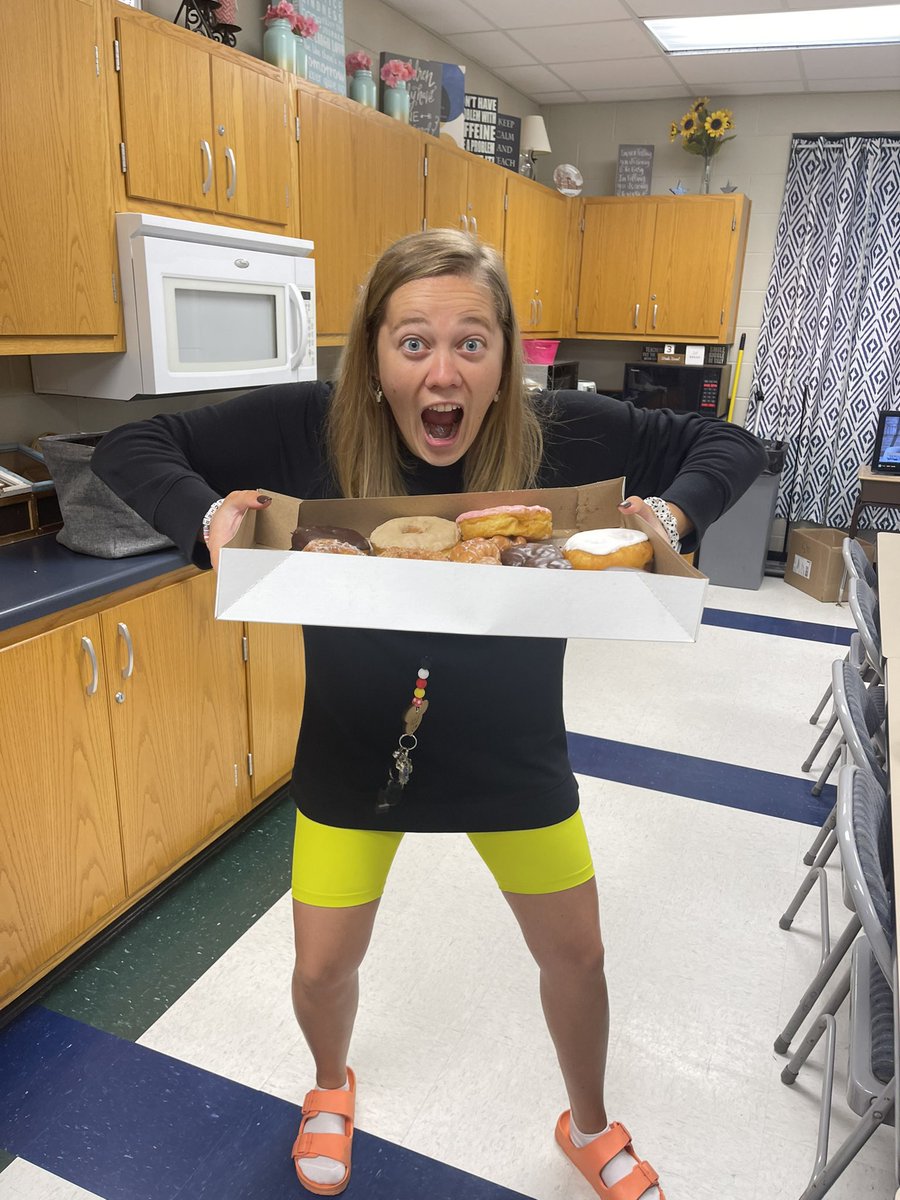 Thanks to our awesome PTO for the surprise coffee &amp; donuts this am! @MillCreekSupt <a href="/StaceyMonnett/">Stacey Monnett</a> #ssBO #EA3 <a href="/Morrgss/">Morgan Burch</a> was hungry!
