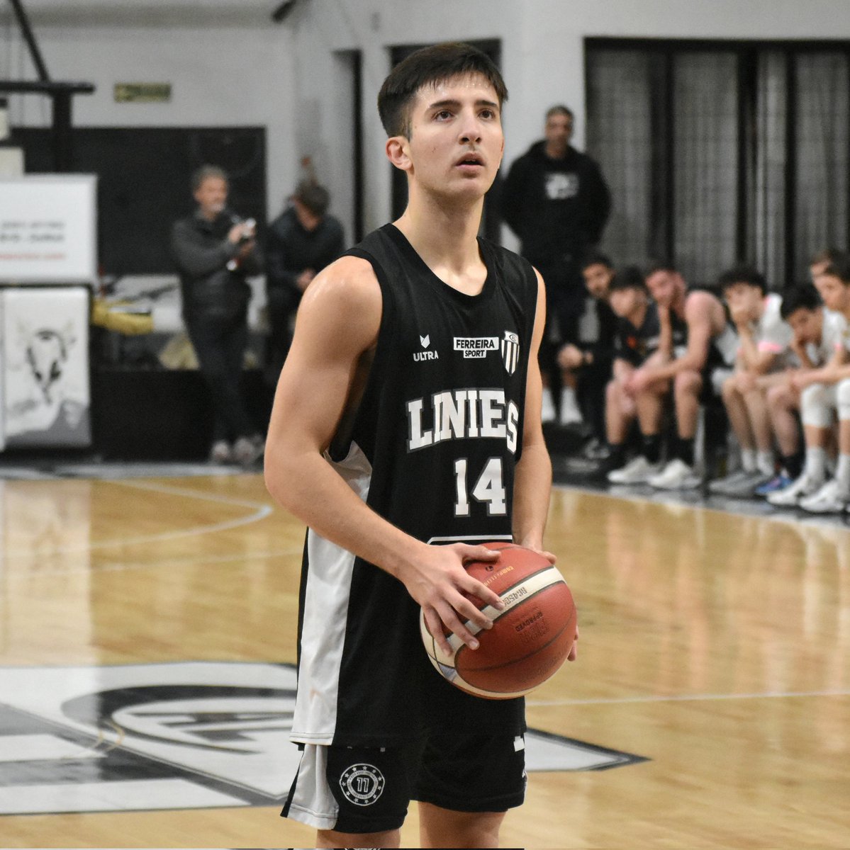 CALiniers's tweet photo. 🏀 #Básquet

De la cantera albinegra a la Liga Argentina.

Santiago Gattari ➡️ @SaltaBasket

¡Éxitos Santi!

#VamosChivo🐐 https://t.co/fdWqJe9wLN