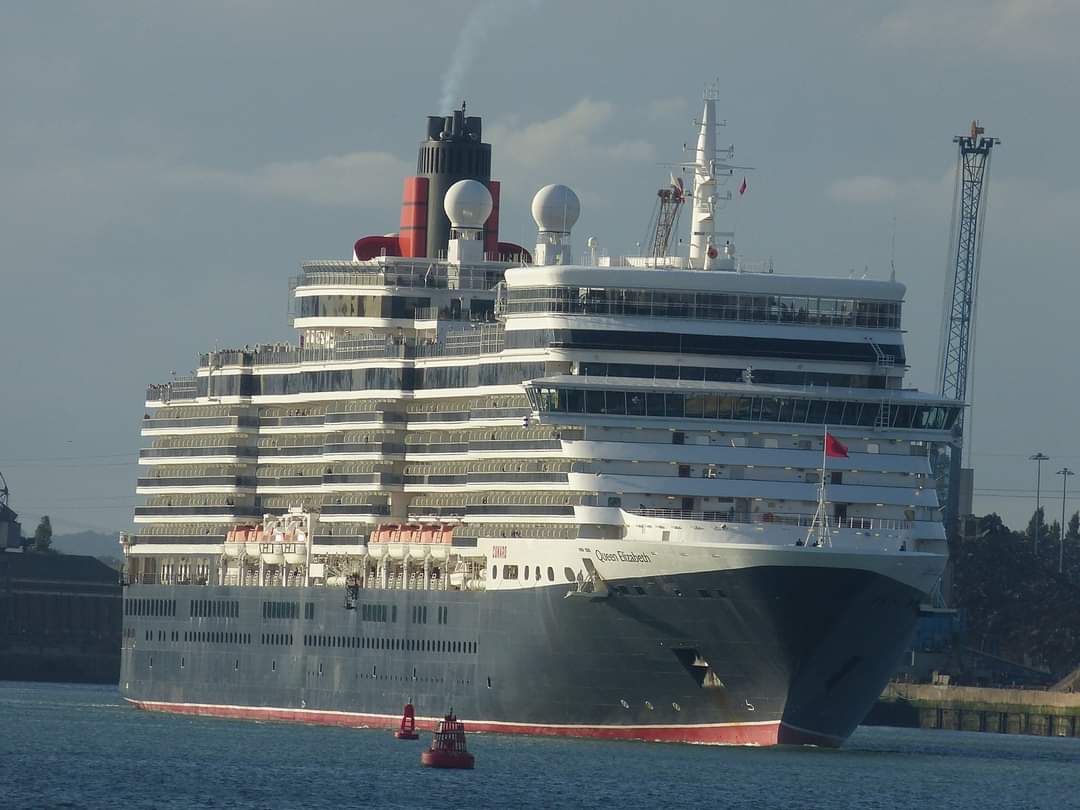 nauticallyspeak's tweet photo. #OnThisDay - 30th September 2016 and we witnessed the departure of @cunardline #QueenElizabeth on another voyage as the sunshine shone through 🚢📸⚓🇬🇧
#cunard #cunarder #qe #southampton #townquay #nauticallyspeaking https://t.co/0uXrTAqAPU