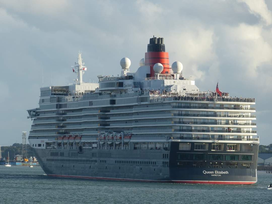 nauticallyspeak's tweet photo. #OnThisDay - 30th September 2016 and we witnessed the departure of @cunardline #QueenElizabeth on another voyage as the sunshine shone through 🚢📸⚓🇬🇧
#cunard #cunarder #qe #southampton #townquay #nauticallyspeaking https://t.co/0uXrTAqAPU