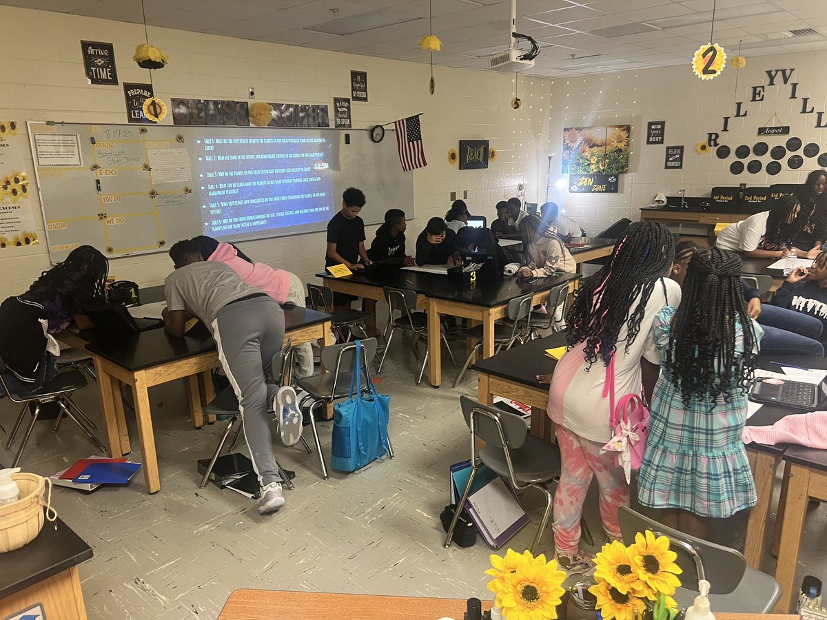 RileyVille_WMS's tweet photo. Ss engaging in TPTs, Collaborative Peer Learning, analyzing and interpreting data to compare and contrast the planets in our solar system! #TPT #RileyvilleScholars #ScienceLearning @wcsWMS  @serveandlead613 @melanie_kellam https://t.co/5mJvJycDiR