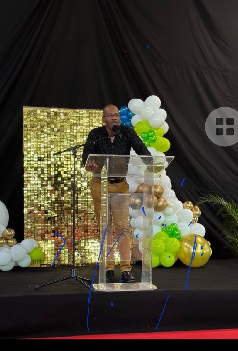 Libel89485800's tweet photo. Les anciens élèves de 3e du clg F. Eboué  de @VillePetitBourg étaient invités à la remise des diplômes au Gymnase L. Flessel. En présence de leurs parents,  ils ont été félicités par le maire, le vice pdt du CD971, l'ancien et la nouvelle ppale. Bonne continuation! @AcGuadeloupe https://t.co/C8qc3gAJBg