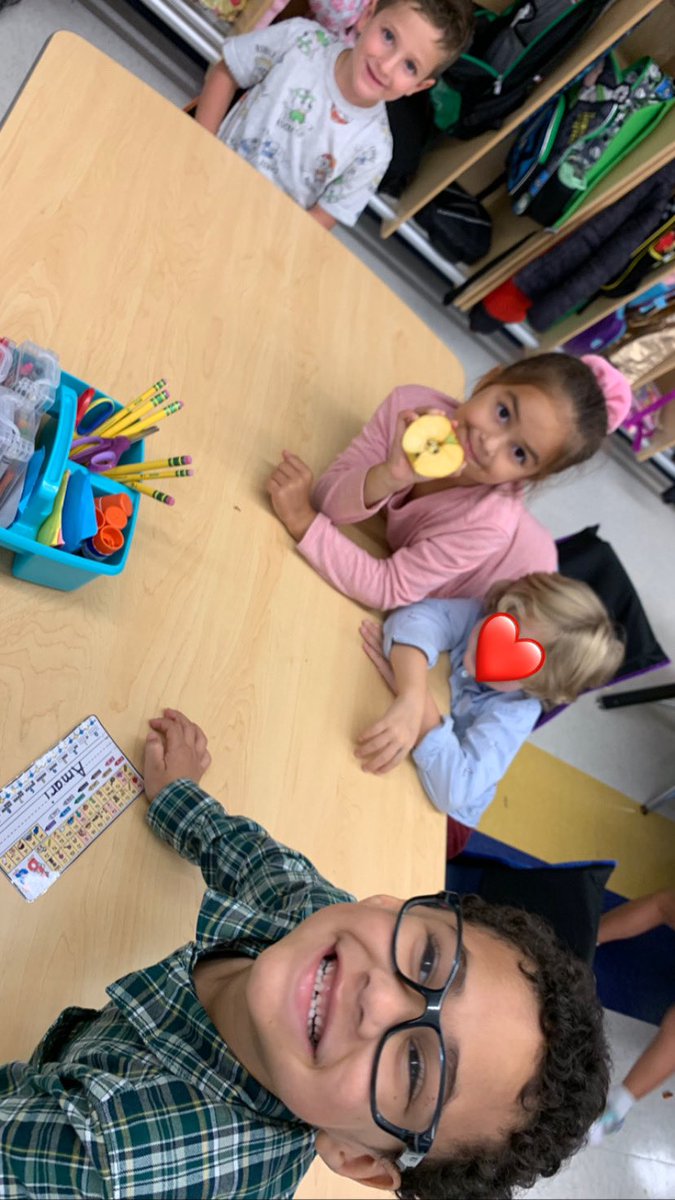 MsDalyOP's tweet photo. Wrapping up our week on apples with an apple exploration, apple stamping, and taste testing 🍎 https://t.co/advxLbdNzI