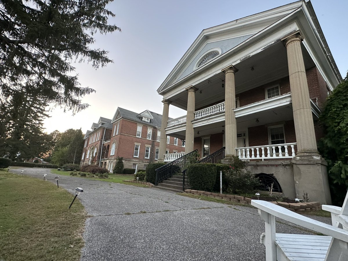 BreezeBabyBrie's tweet photo. My boos 👻…..I have arrived at Madison Seminary and I’m getting ready to go do something special that I will be live for. I’m interested to see how this experiment will work.
#belikebrie #unstoppable #legendsneverdie #MADCON6 #MadisonSeminary https://t.co/FdxI8fe02X
