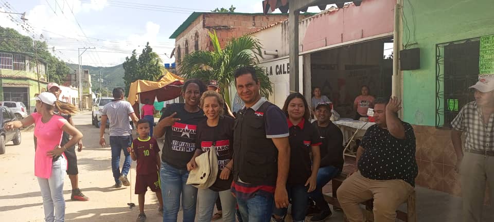 AlexaLiscano's tweet photo. Tupamaro dice presente en la formación de la Juventud de continuación para crear Hombres y Mujeres defensores del legado del combate Chávez.
#JuventudTupamaroConMaduro https://t.co/71UeX3BlNM