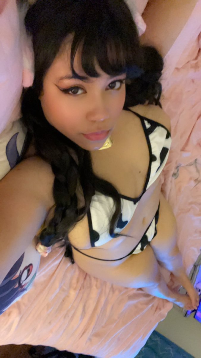 brattybriti's tweet photo. Curvy cow girl wants to be milked https://t.co/zxEcNRo0i5