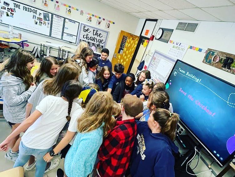 Our 6th grade Student Council set goals, discussed what being a leader means and brainstormed ideas for the year this morning! They also demonstrated the importance of collaboration with a fun team-building activity! @VictorSchools @VictorCSD_Super @Ashley_Socola