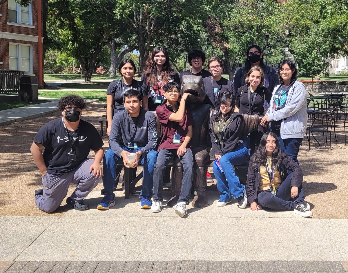 WHS_Animation's tweet image. Thank you @uiw3_d for hosting such a wonderful event! We have some future Cardinals here 💜❤️ 
#NISDsuperiorCTE #futureanimators #UpgradeSummit #UIW3D #warriornation