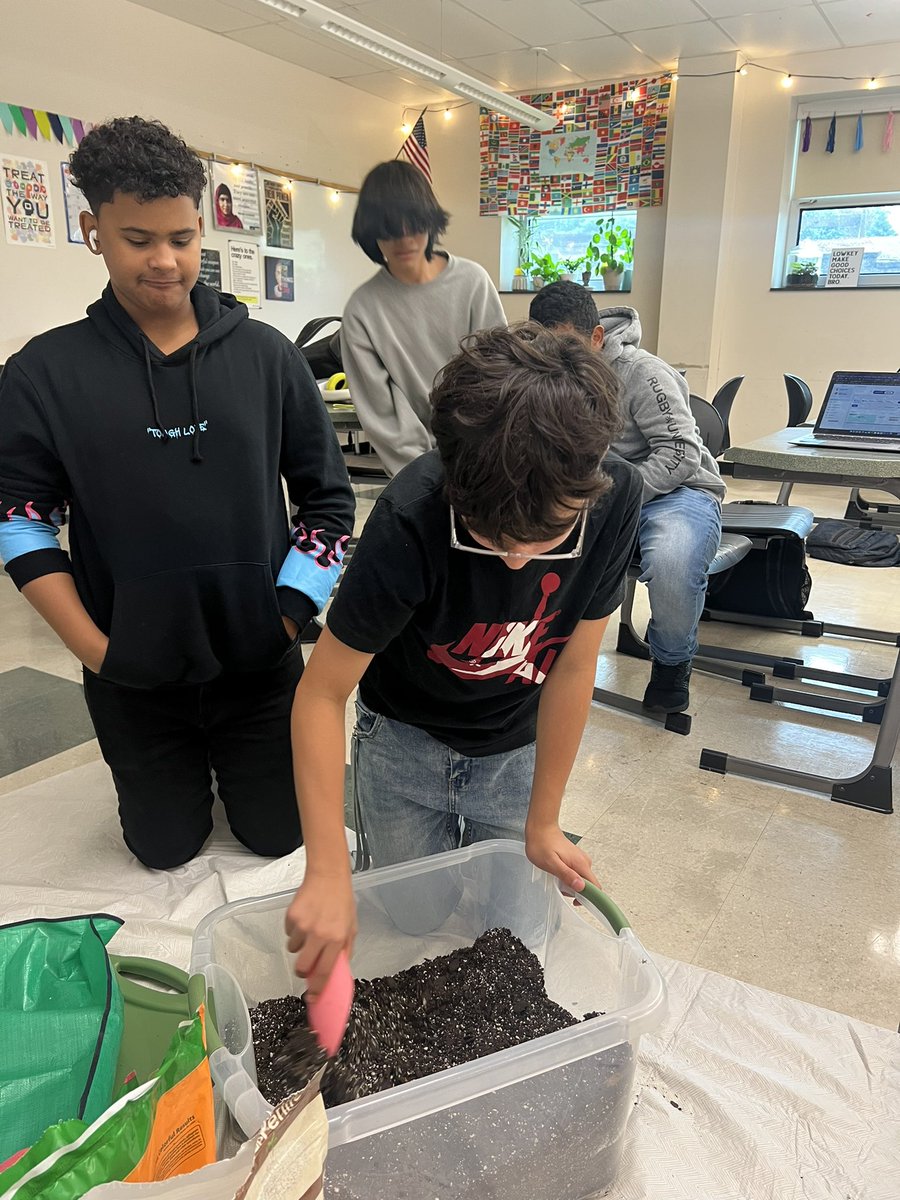 MissEly_EASD tweet media