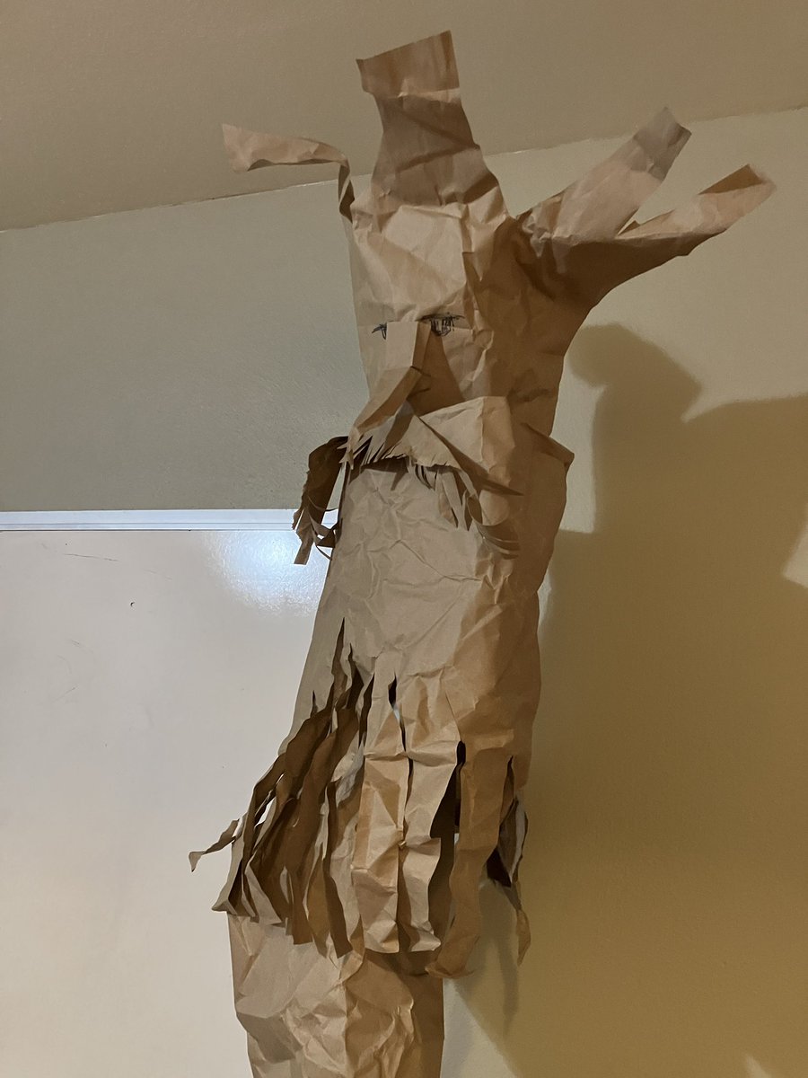 RefToons's tweet image. Turning our coat tree into Treebeard for my son’s birthday tomorrow!
#LOTR #treebeard