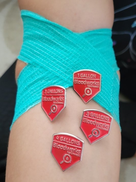 Hit the 4️⃣ gallon milestone in my blood donation journey with @BloodworksNW ❤️‍🩹 please consider the lifesaving act of donating blood 🩸 schedule your appointment with Bloodworks here: schedule.bloodworksnw.org/DonorPortal/De…