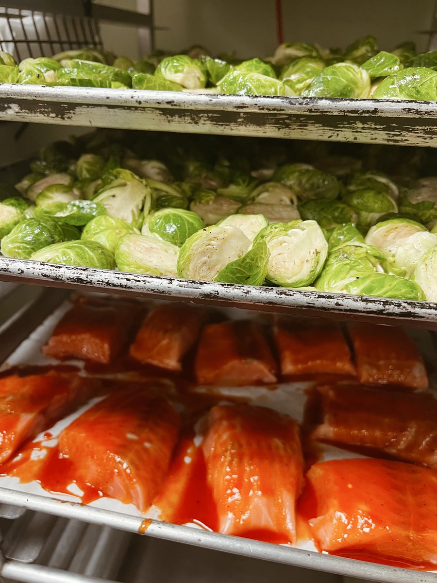 Get your weekend fix of greens from Source. Eat Fit! We're open 11am-5pm this Saturday and Sunday. 🥬🥦