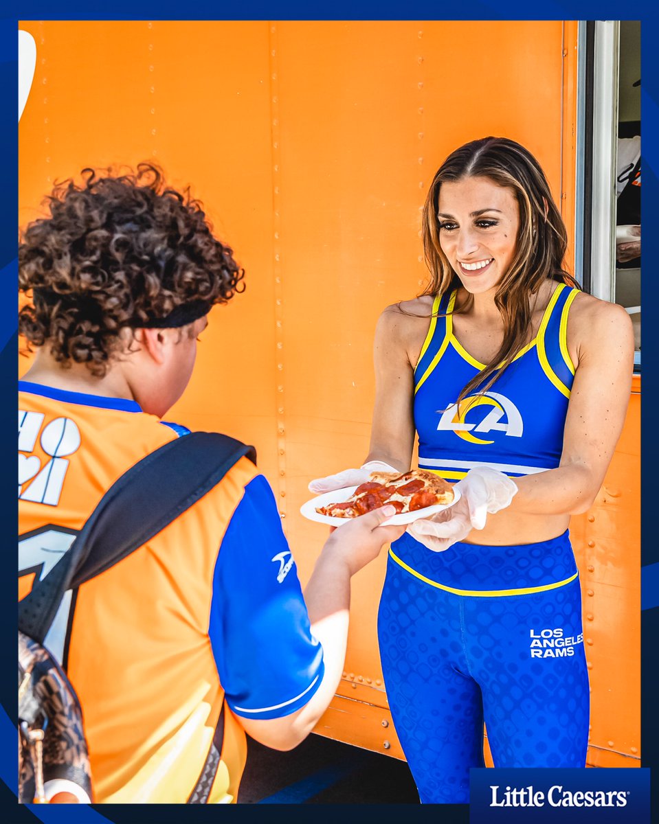 RamsCommunity's tweet photo. We all love pizza!π
Last weekend, @RamsNFL teamed up with @LittleCaesars #LoveKitchen and Heart of Los Angeles to provide meals to the South Central Sports League!
#RamsHouse | #PizzaPizza | #LittleCaesarsLoveKitchen https://t.co/MQxnUbBKTj