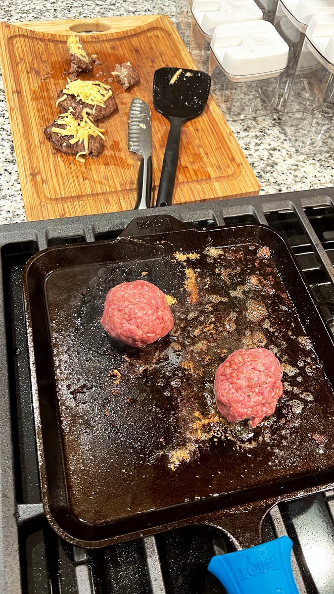 Moving Day: Take II

Success.

Already starting to figure out my new stove. Hope it doesn’t kill me. 

#GasStove #Burgers #MovingDay #NewKitchen