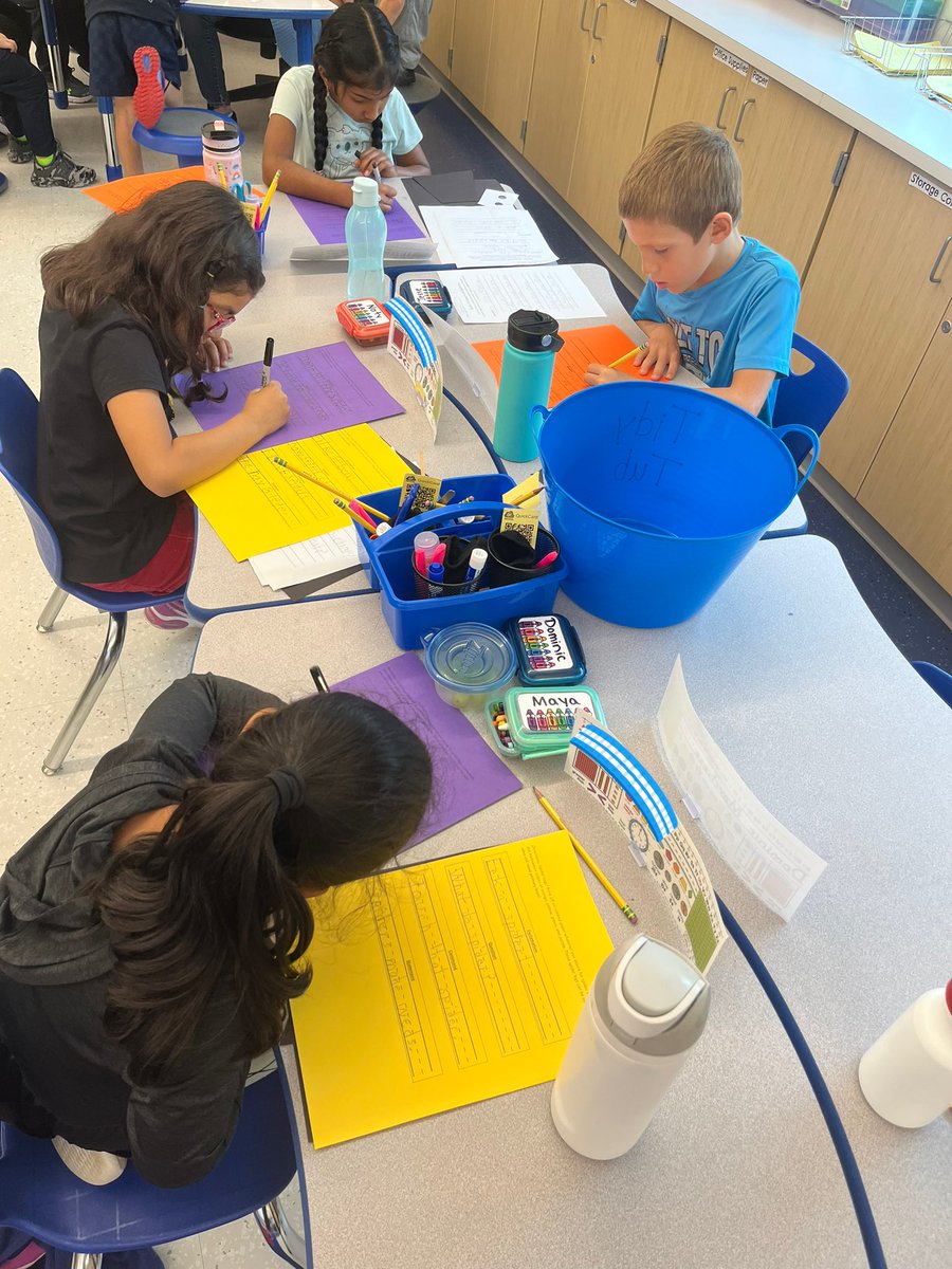 szkaradsquad's tweet photo. Practicing writing different types of sentences, AND preparing for Spooky Season by using those sentences to create spiders! Two birds, one stone🕷️🕸️👻🎃 https://t.co/bhLBLsBByT