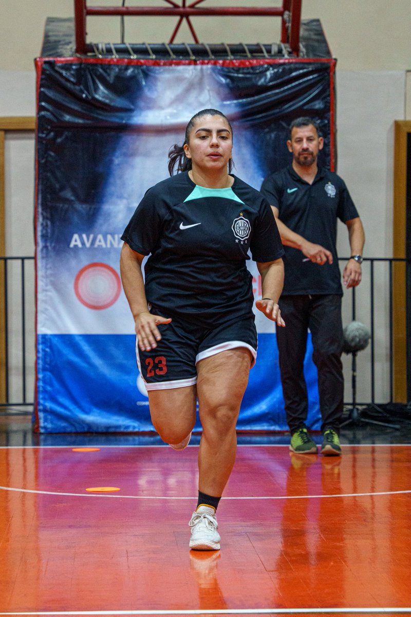 cpb_py's tweet photo. ¡Las Finales de la Liga Nacional de Clubes Femeninos ! ⛹️♀️
🔛 Partido 2/3 - Serie Final
📸 Movimiento pre competitivos de los equipos
Félix Pérez Cardozo
🆚
Olimpia Queens
#LasFinales 🏆
#LNCF 🏀
#Temporada2023 https://t.co/AM0d59lzjF