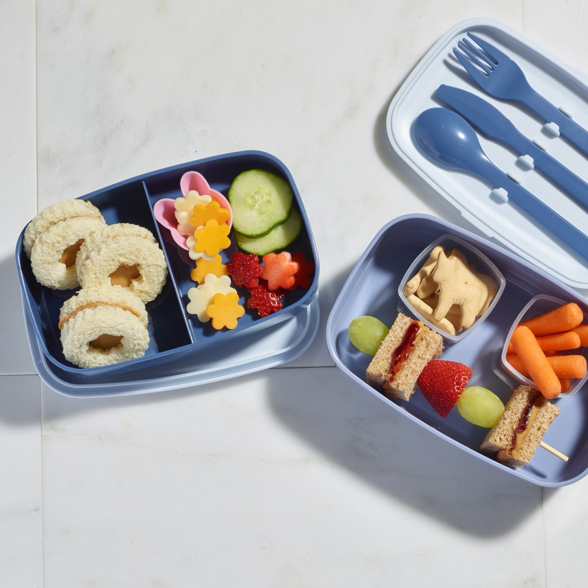 Create lunchtime wins with this delicious peanut butter sandwich bento box! Paired with fresh, crunchy veggies for a well-rounded meal on-the-go. Who knew lunch could be this exciting? 🙌🥕