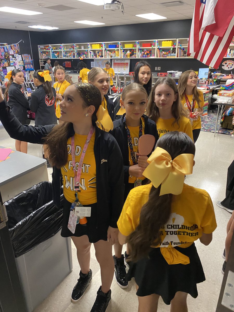 WMS changed its colors today…Gold, Fight, Win! #BeEliteWMS #ShineALight #SendItOn #HumbleISDArtists #RTBWMS #GoldFightWin