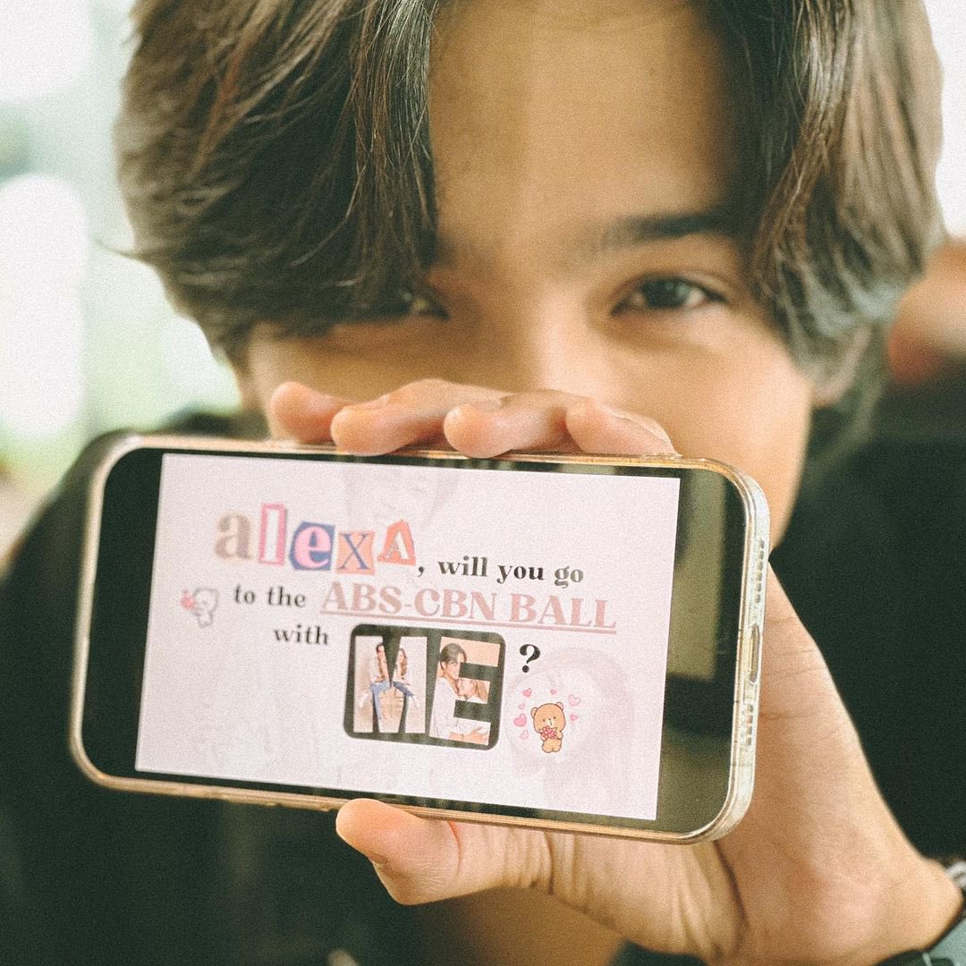 ABSCBNNews's tweet photo. KDLex on the red carpet together?!   Alexa Ilacad revealed KD Estrada has asked to be her date for the ABS-CBN Ball.   In a separate post, KD shared he was supposed to ask her with a better setup, "I had it all planned out...but sadly it rained REALLY hard and we had early taping the next day." 
 
Courtesy: Ilacad and Estrada/Instagram