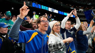 Mariners fans get loud during the game.