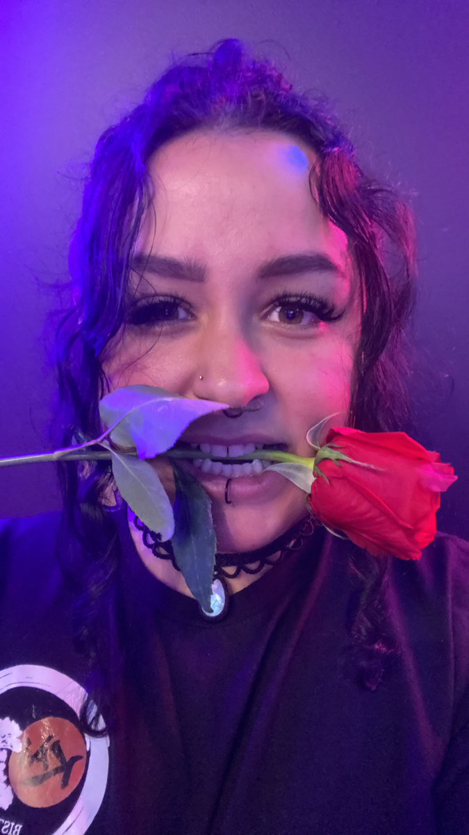 allikatss's tweet photo. I just want to be in NYC with my besties seeing PL this weekend 😫😫 but at least I got tipped $100 and a rose tonight https://t.co/WeK9QDeKsm
