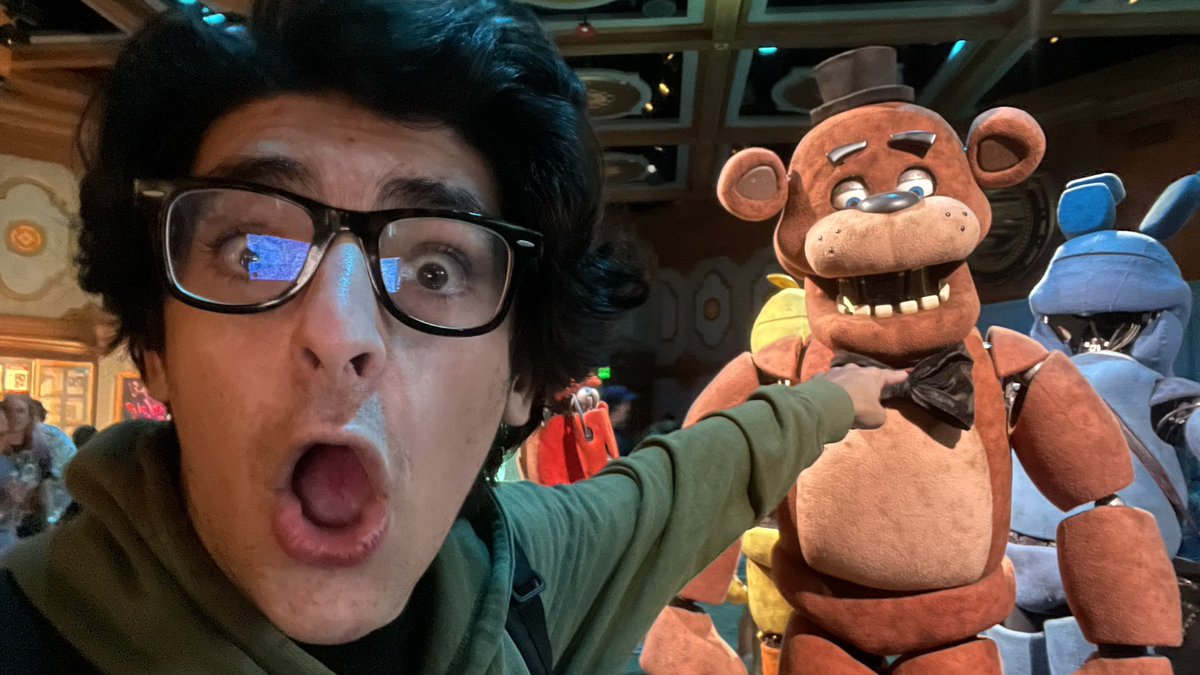 M1das_OW2's tweet photo. FIVE NIGHTS AT FREDDYS https://t.co/lA0UtjH4jI