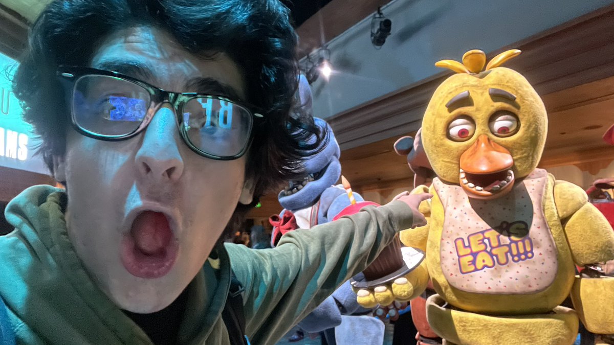 M1das_OW2's tweet photo. FIVE NIGHTS AT FREDDYS https://t.co/lA0UtjH4jI