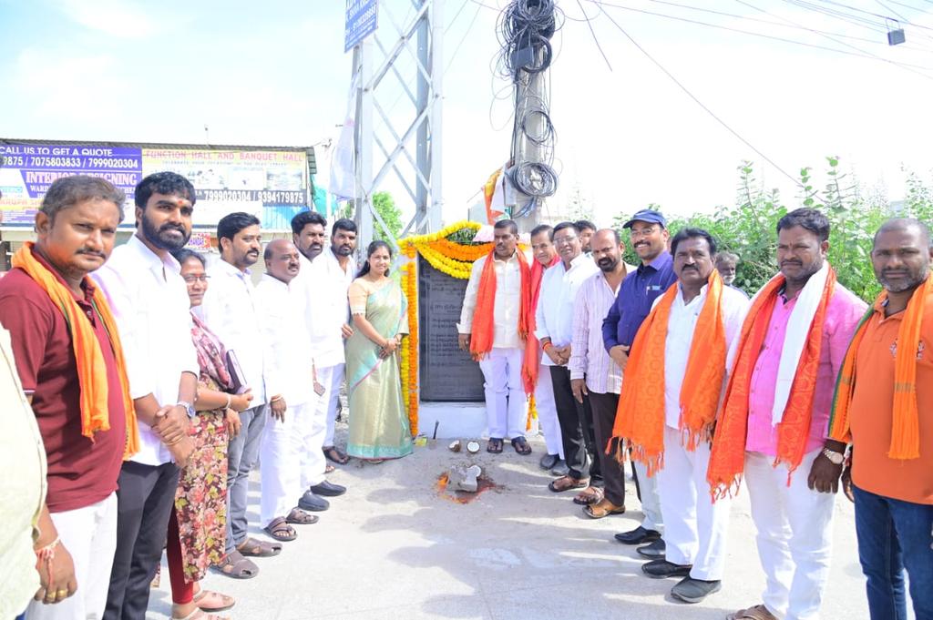 GMRMLAPTC's tweet photo. అమీన్పూర్ మండల పరిధిలోని పటేల్గూడ గ్రామంలో ఒక కోటి 65 లక్షల రూపాయల అంచనా వ్యయంతో చేపట్టిన పలు అభివృద్ధి పనులను ప్రారంభించిన @GMRMLAPTC గారు. హాజరైన స్థానిక ప్రజాప్రతినిధులు. 
@TelanganaCMO 
@BRSparty 
@KTRBRS 
@BRSHarish https://t.co/cPB7qLDs5e