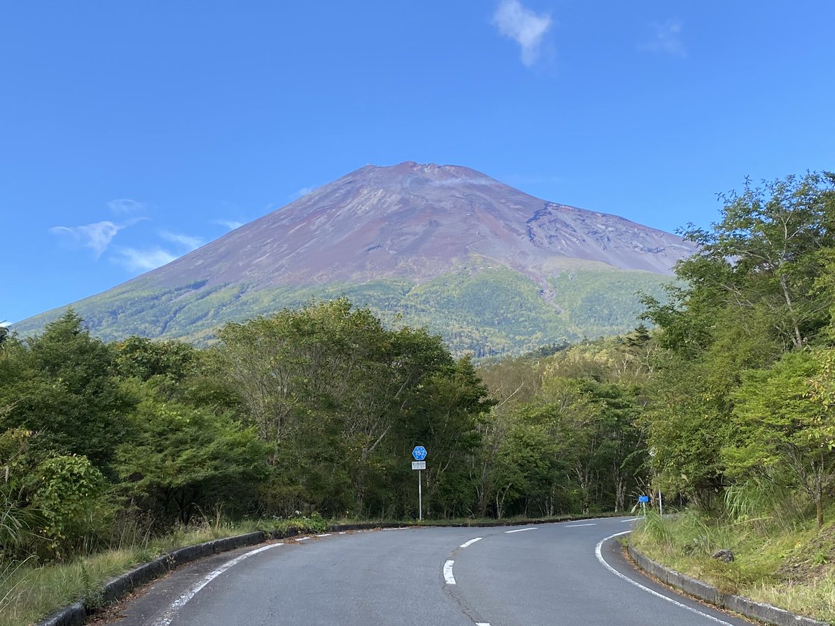 chariderMOCCHAN's tweet photo. 雲を抜けたら！最高！やっぱり日本一の山！
#富士山スカイライン
#フジイチ https://t.co/ZZK4gWMuEm