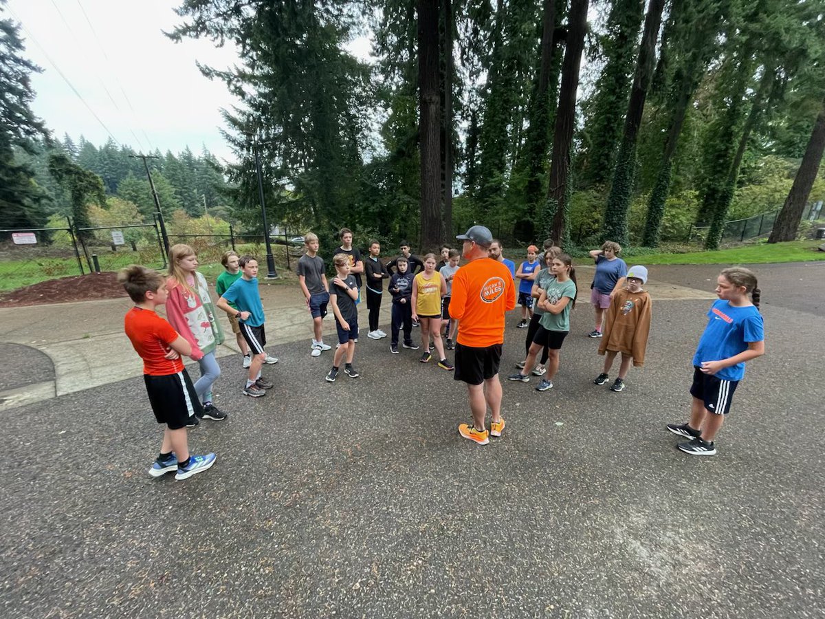 DiscoWhipple's tweet photo. Discovery cross country had a special guest for this morning's run... Superintendent Dr. Snell! https://t.co/dJEXTGGIe9