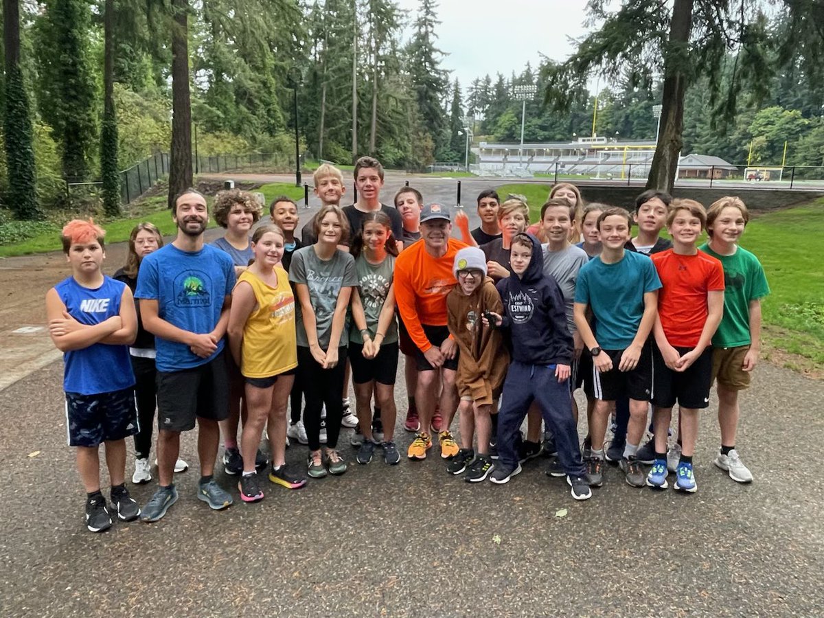 DiscoWhipple's tweet photo. Discovery cross country had a special guest for this morning's run... Superintendent Dr. Snell! https://t.co/dJEXTGGIe9