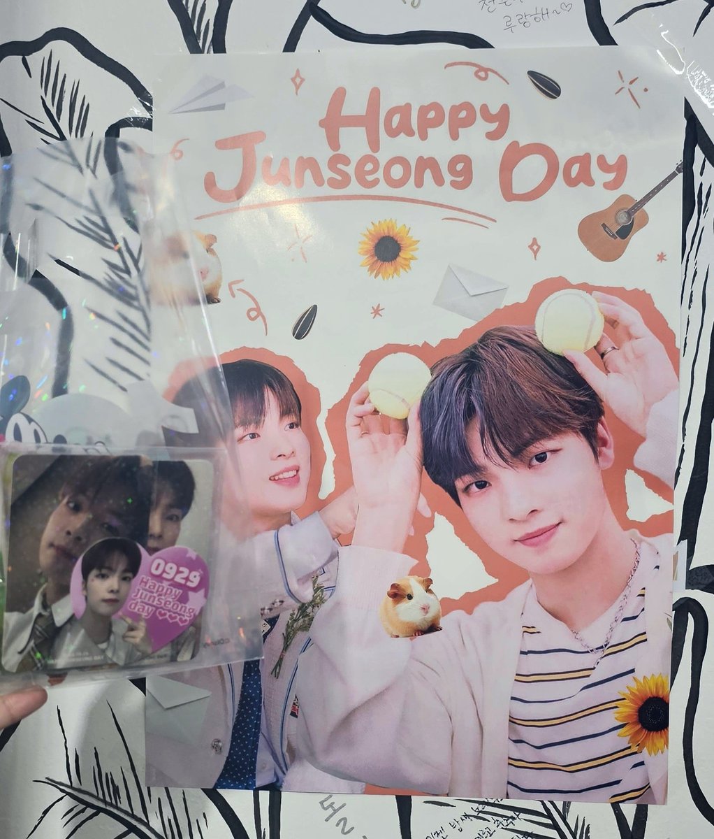 Ljw_kitten's tweet photo. 하루 지나버린 준성데이!!
늦었지만 다시 한번 축하해
준성이 행복해하고 웃는거보니까 나도같이 덩달아 즐거웠던 하루🫶🏻
멀리서 오신 @omjn__님의 간식과 포카 감사해요
#Happy_Junseong_Day
#대장대장_왜_햄스터의_마을에_놀러오지_않는거야
#GHOST9 #CHOIJUNSEONG
#고스트나인 #최준성 #HBD_JS https://t.co/iKwlTbRegd